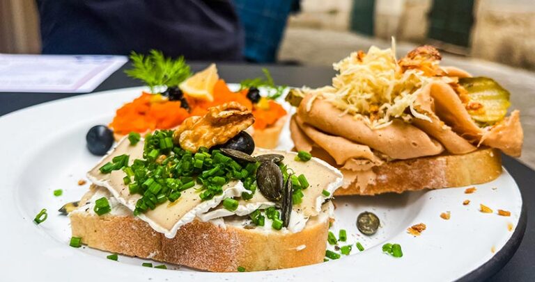 The Ultimate Vegan Guide to Vienna: Eat, Stay & Explore