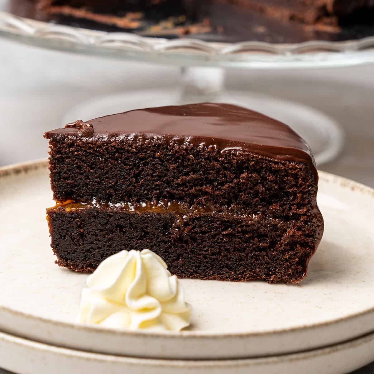Austria’s Cake Rivalry: Sachertorte vs Linzer Torte